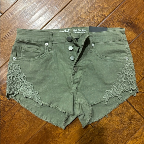 Green denim shorts - size 6 - Picture 1 of 4